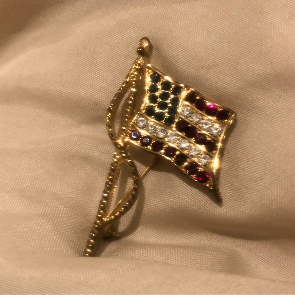 Vintage Patriotic American Flag Brooch | Red White Blue Crystal Gold Tone - Picture 7 of 8